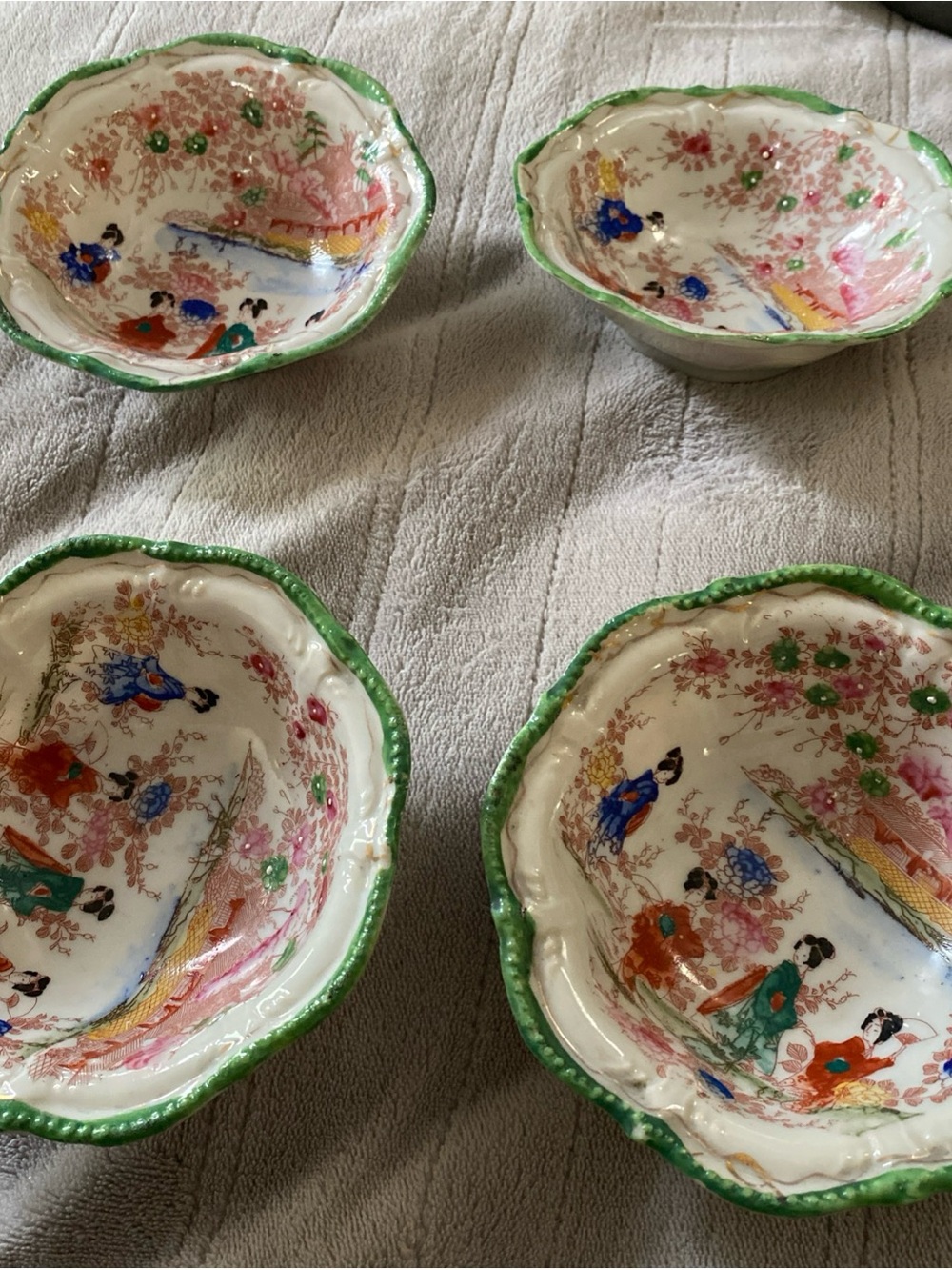 Set of Four Hand-Painted Porcelain Dessert Bowls with Green Scalloped Rim